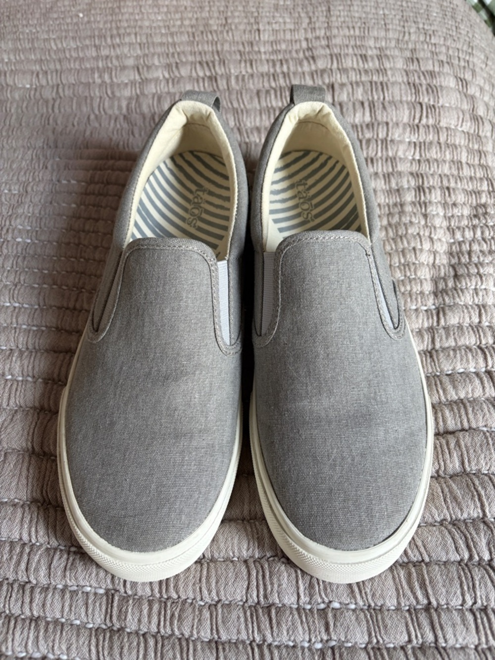 Taos Footwear Slip-On Canvas Sneakers in Gray